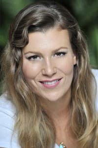 Alexandra Laverdière in Tirelire combines & Cie