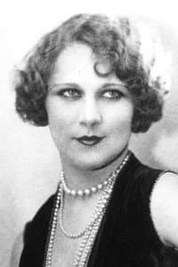Louise Lovely in The Social Buccaneer
