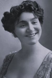 Yvette Guilbert in Les Deux Gosses
