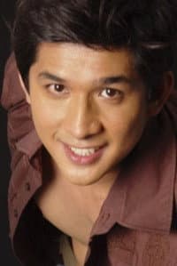 JR Valentin in Ang Pagdadalaga ni Maximo Oliveros