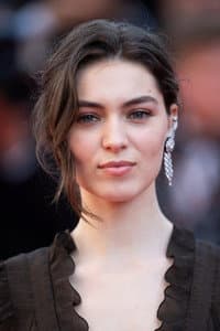 Anamaria Vartolomei in Ma révolution