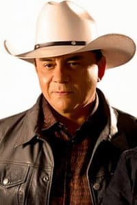Chitãozinho in Grandes Clássicos Sertanejo Acústico