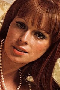 Uschi Stiegelmaier in Ob Dirndl oder Lederhose - gejodelt wird ganz wild drauflos