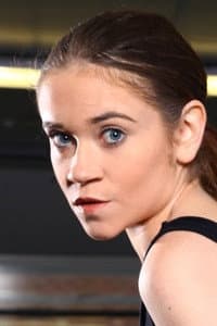 Lucie Bee in Le Accelerator
