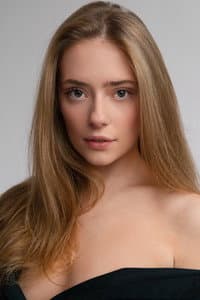 Emma Hullar in Critical Acclaim