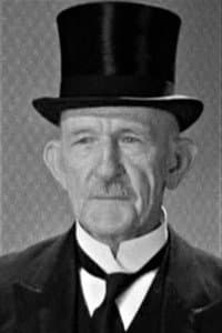 Lon Poff in The Night Horsemen