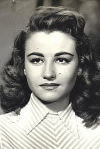 María Luz Galicia in La venganza del Zorro
