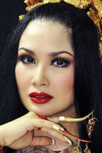 Titi Dwijayati in Hati Seorang Wanita