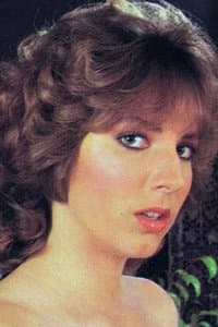 Mindy Rae in Looking for Love