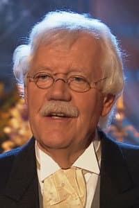 Carlo von Tiedemann in Glückwunsch, Miss Sophie – 50 Jahre „Dinner for one“: Das Erfolgsgeheimnis des Kultsketches