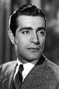 Antonio Casal in Las chicas de la Cruz Roja