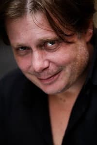 Massimiliano Caprara in Quando si fa buio