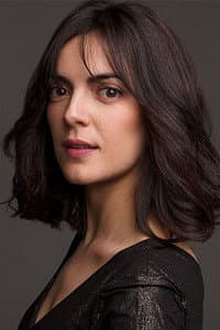 Beatriz Arjona in Bajo Interior Derecha