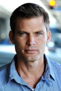Casper Van Dien in Noobz