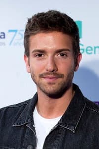 Pablo Alborán in Alejandro Sanz: La musica no se toca (En vivo)