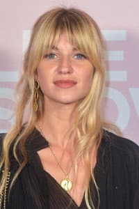 Constance Arnoult in Friendzone