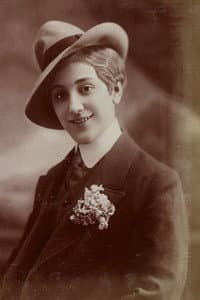 Aimée Campton in Anana secrétaire intime