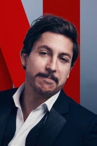 Alejandro Riaño in Todas para uno