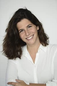 Cleia Almeida in The Lovebirds