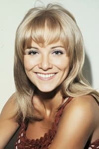 Luan Peters in Go Girl
