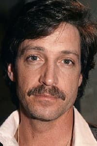 Robert Bullock in Maxine