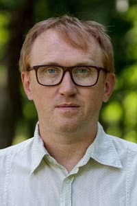 Mikhail Es'man in Под дождём не видно слёз