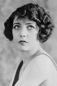 Renée Adorée in La Bohème