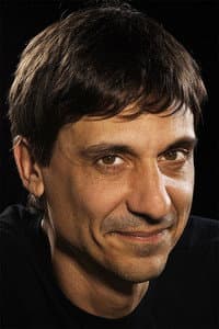 Eduardo Bueno in Grêm10x0 - 100 Anos de Grenal