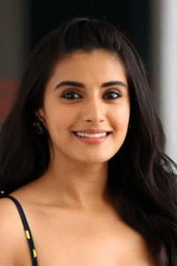 Divyansha Kaushik in The Wife