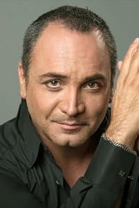 Luis Jara in Bienvenida Casandra
