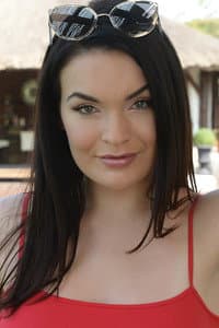 Hannah Vivienne in Mother & Daughter Swapping Cock 2
