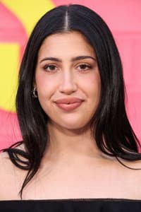 Sadie Sandler in Leo