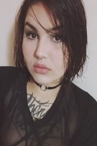 Stephanie Gomez in Jezabel