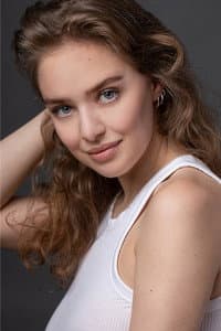 Emma Valev in Canceled