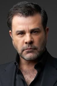 Eduardo Capetillo in Más que alcanzar una estrella