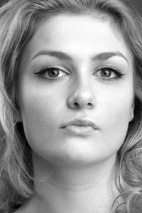 Amy Hughes in Everything Looks Better in the Sunshine