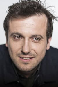 Béla Mészáros in Borotvaélen táncolva