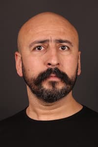 Özgür Özcan in Plaza