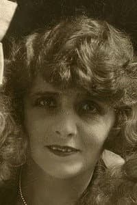 Violette Jyl in Rapax