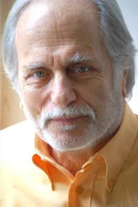 Luigi Diberti in L'uomo dagli occhiali a specchio