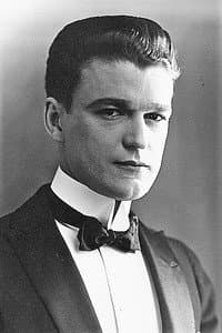 Wallace MacDonald in Your Wife and Mine