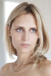 Sabrina Seyvecou in Choses secrètes