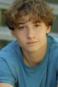 Finn Carr in Alexa & Katie
