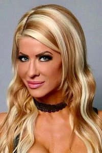 Lauren Williams in SHINE 8