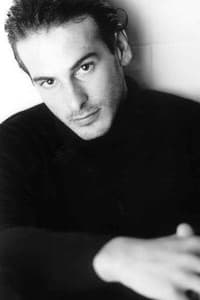 Santiago Magill in Donde Duermen los Sueños