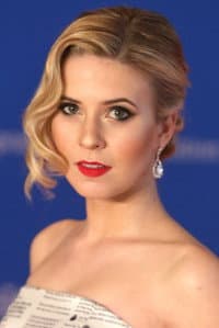 Caroline Sunshine in The Outfield