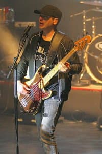 Alvaro Fuentes in La Oreja de Van Gogh Festival de Viña del Mar