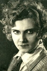 Zoya Valevskaya in Пурга