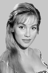 Estella Blain in Tant qu'il y aura des femmes