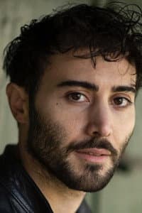 Vince Vivenzio in Un futuro aprile